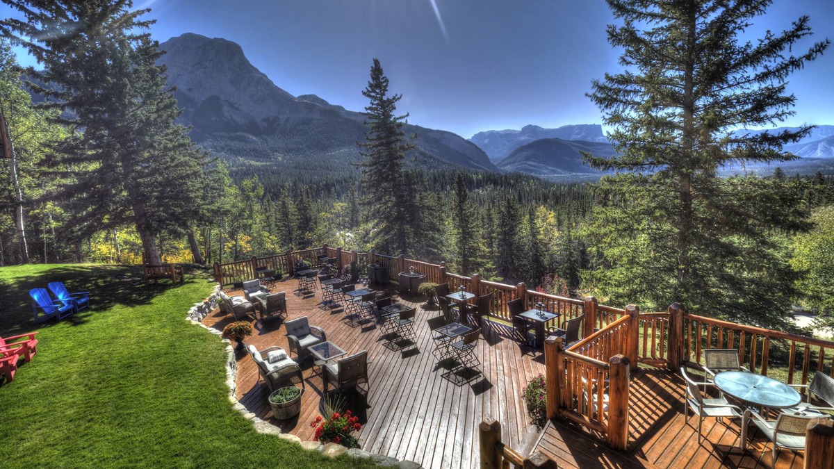 Jasper East Resort | Overlander Mountain Lodge
