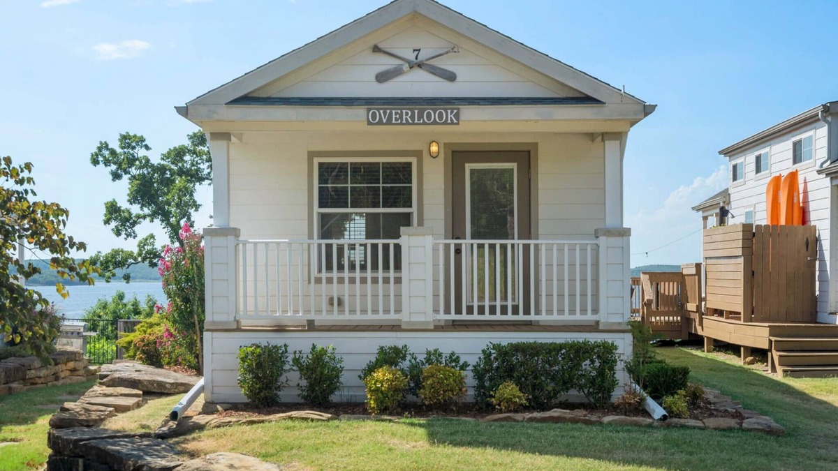 Sperry Cottage | Overlook at CrossTimbers Marina