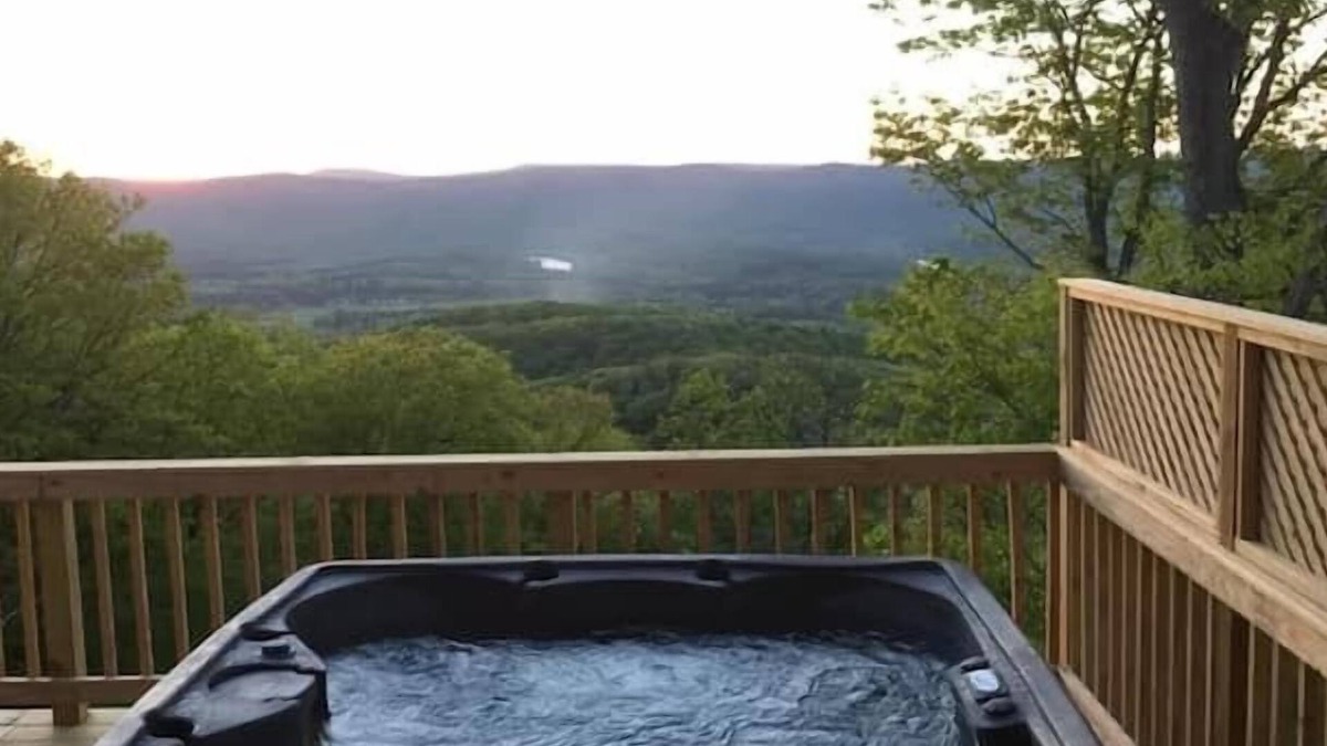 Rileyville House | Overlook Mountain Cabin