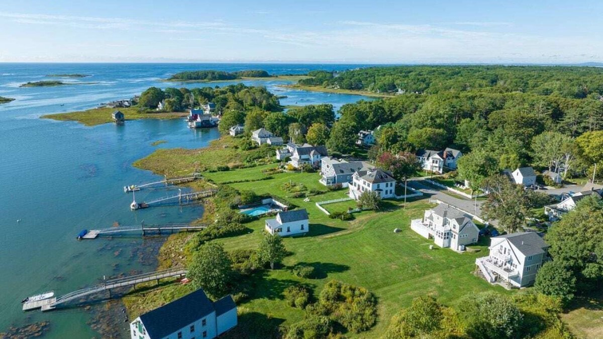 Cape Porpoise House | Overlooking Cape Porpoise Harbor, Sunlit Home