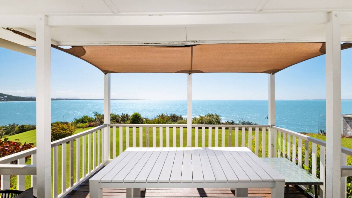Cooee Bay House | Overlooking Keppel Bay