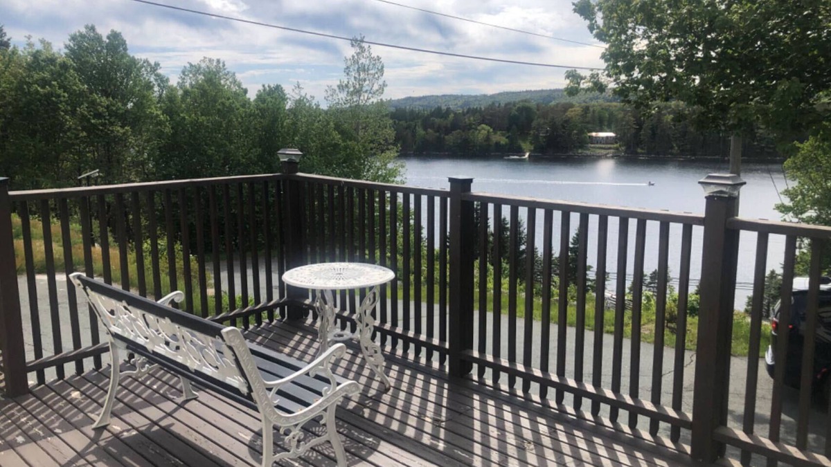 Halifax County House | Overlooking the Stunning views of St.Margaret's Bay