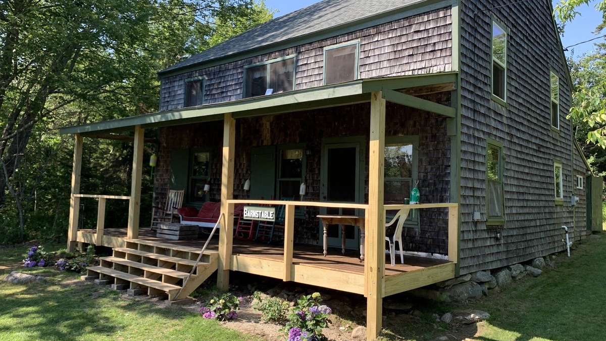 Friendship Cottage | Overlooking the Ocean with Large Porch