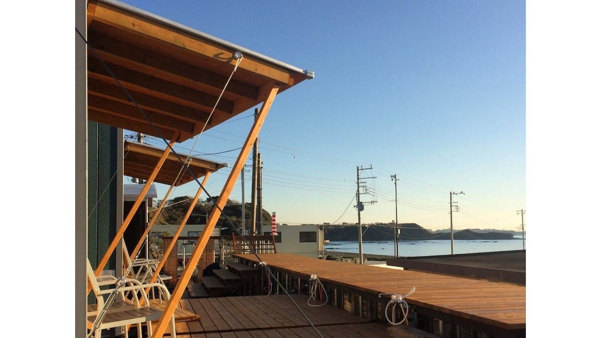 Miura House | Overlooking the sea all three cozy mobile homes / Yokosuka Kanagawa