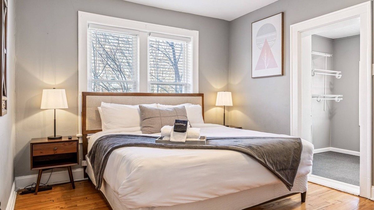 St. Louis Apartment | Oversized 2 Bedroom Apartment in South City!