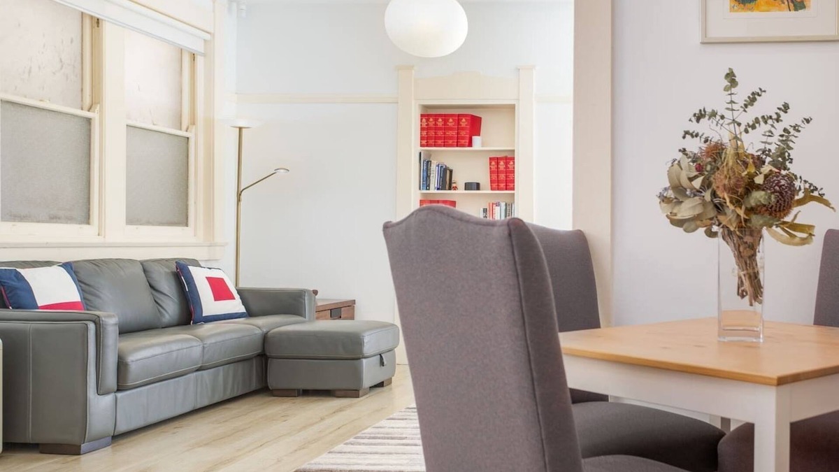 Kings Cross Apartment | Oversized Art Deco in Potts Point near Harbour