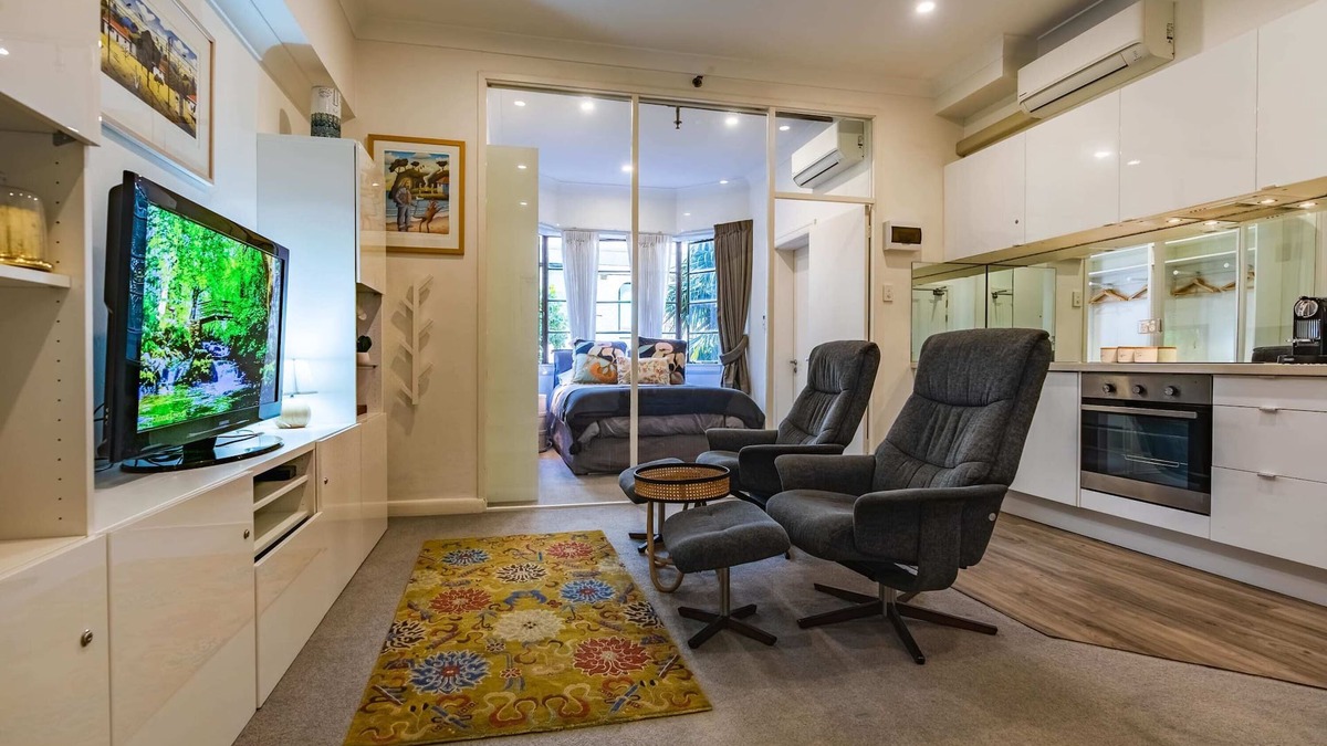 Kings Cross Apartment | Oversized Potts Point Studio