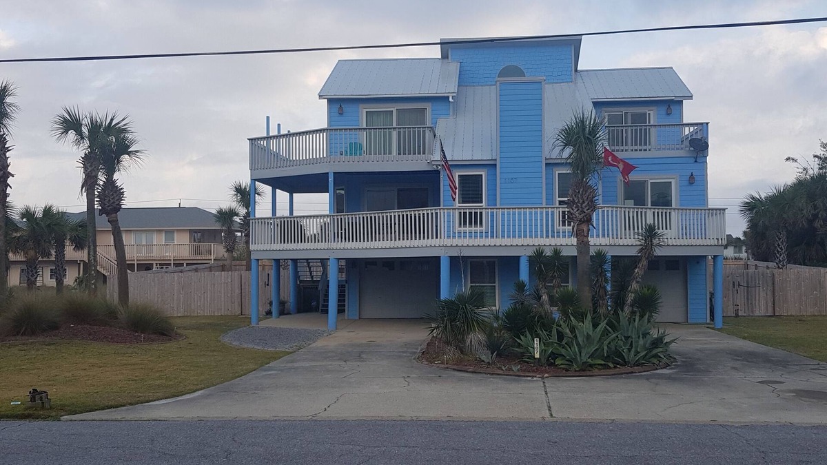 Toilla Segunda House | OWB Beach House a short1/2block walk to the back