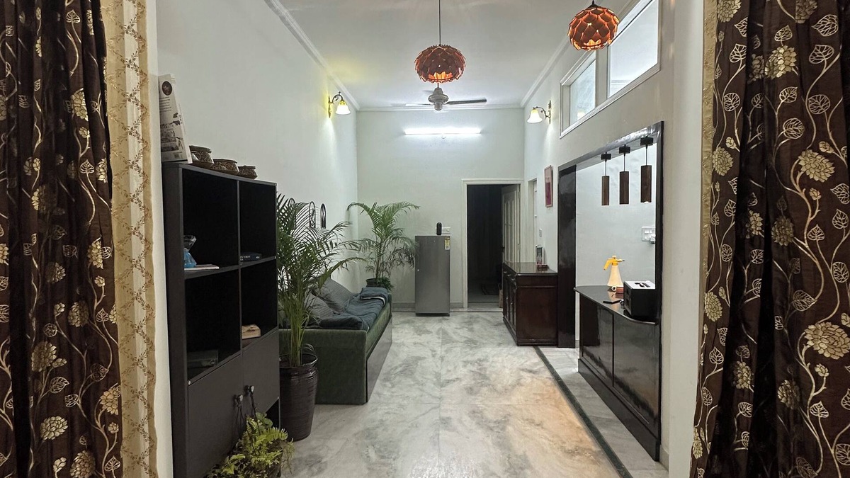Jaipur House | Owee Stays Jaipur – Cozy 1BHK Homestay with Plants, Books & Modern Comforts