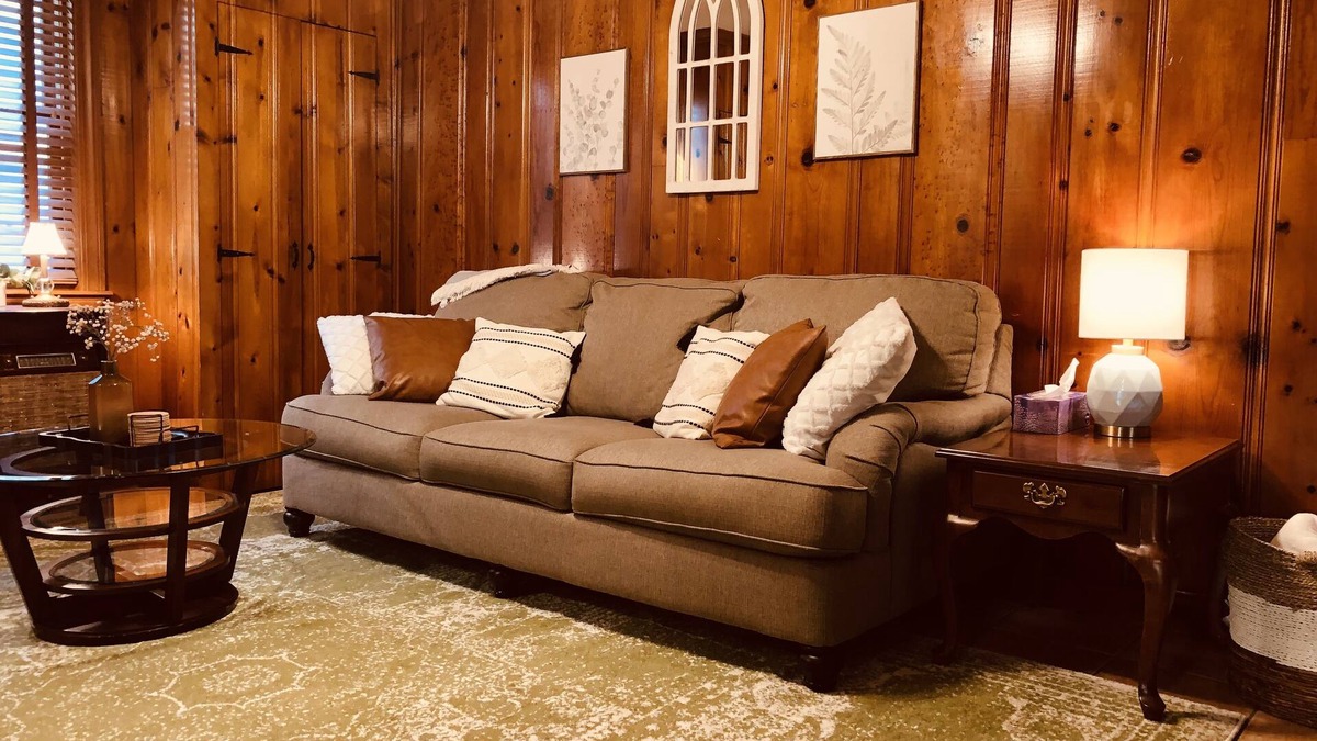 Cleveland Cottage | “Owl Be Back” Cottage King Bed Steps to Lee