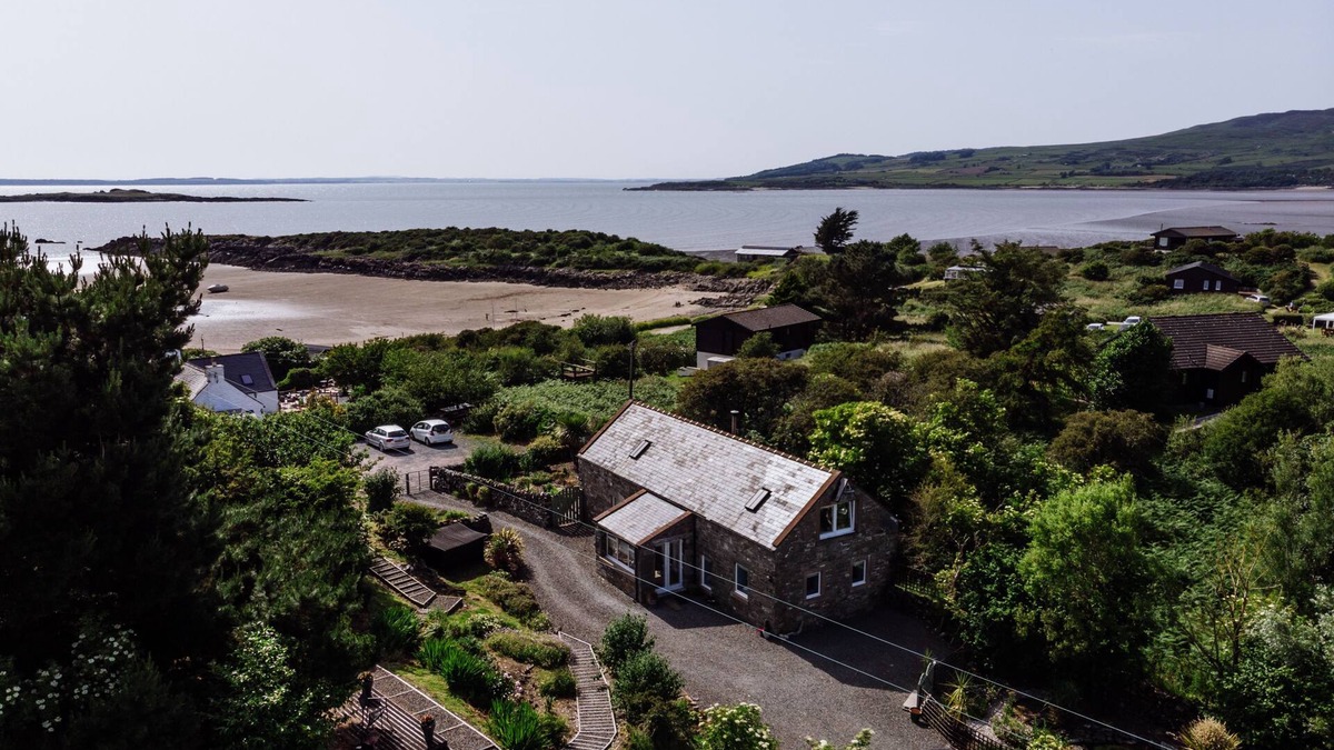 Castle Douglas Cottage | Owl Cote - a cottage that sleeps 5 guests in 3 bedrooms