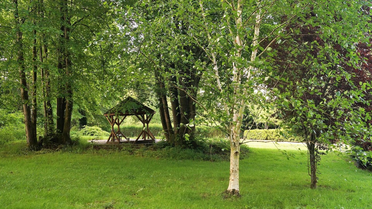 Knockaderry Cross Roads Apartment | Own door apartment surrounded by mature gardens in the Wicklow mountains