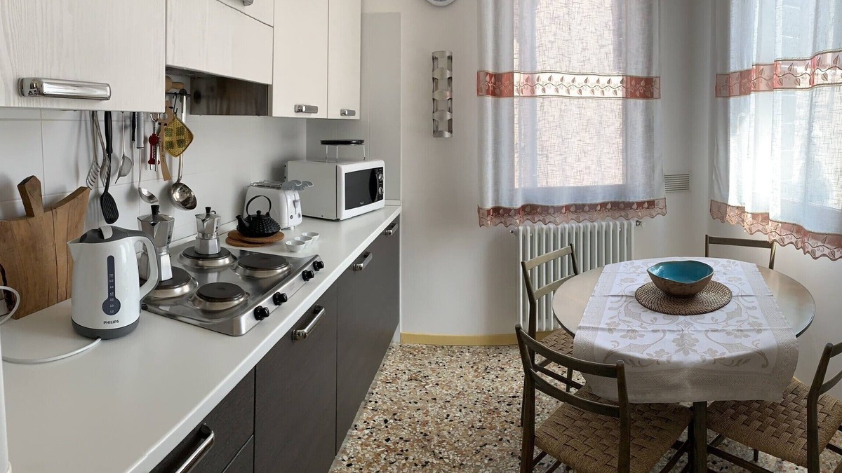 San Polo Apartment | Owner operated. Super Bright Apartment near Frari Church: Venice downtown.