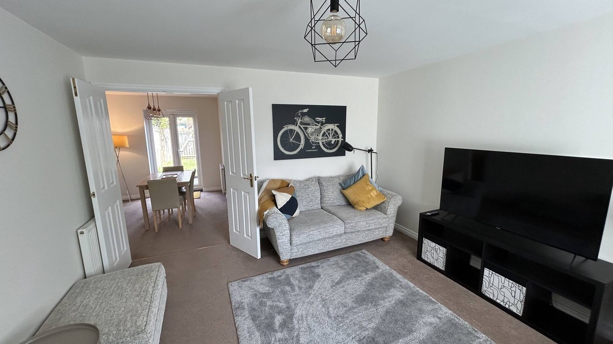 Newcastle-upon-Tyne House | 'Oxford' A spacious Haven for City, Coast or Countryside