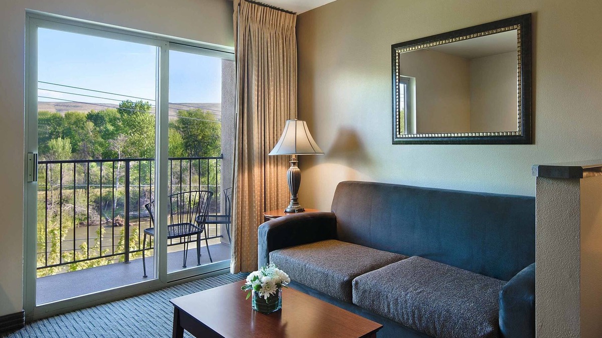 Buena Hotel | Oxford Suites Yakima