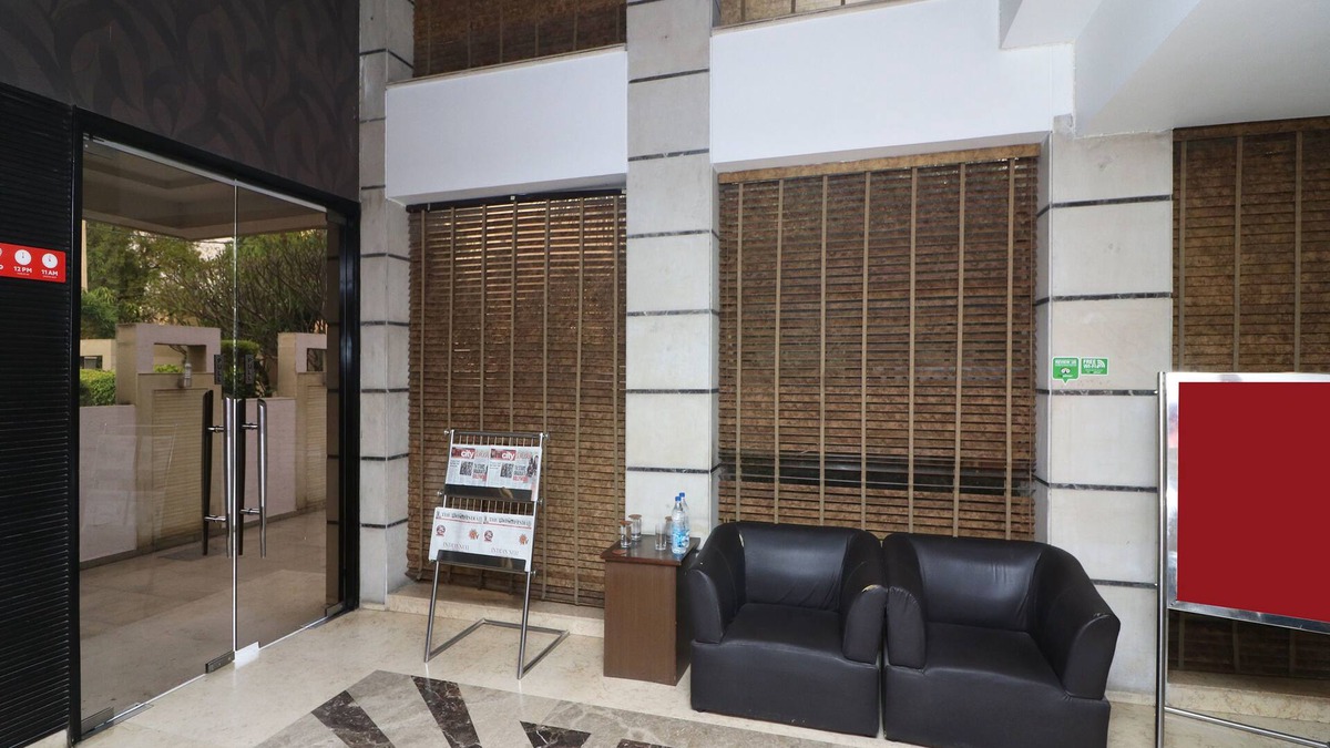 Sector 31 Hotel | OYO 13783 The Claire