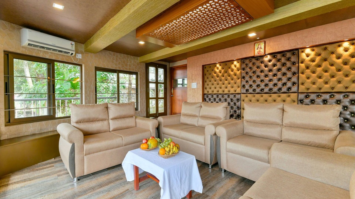 Ambalapuzha Boat Rental | OYO 16838 Big B Houseboat 10 BHK