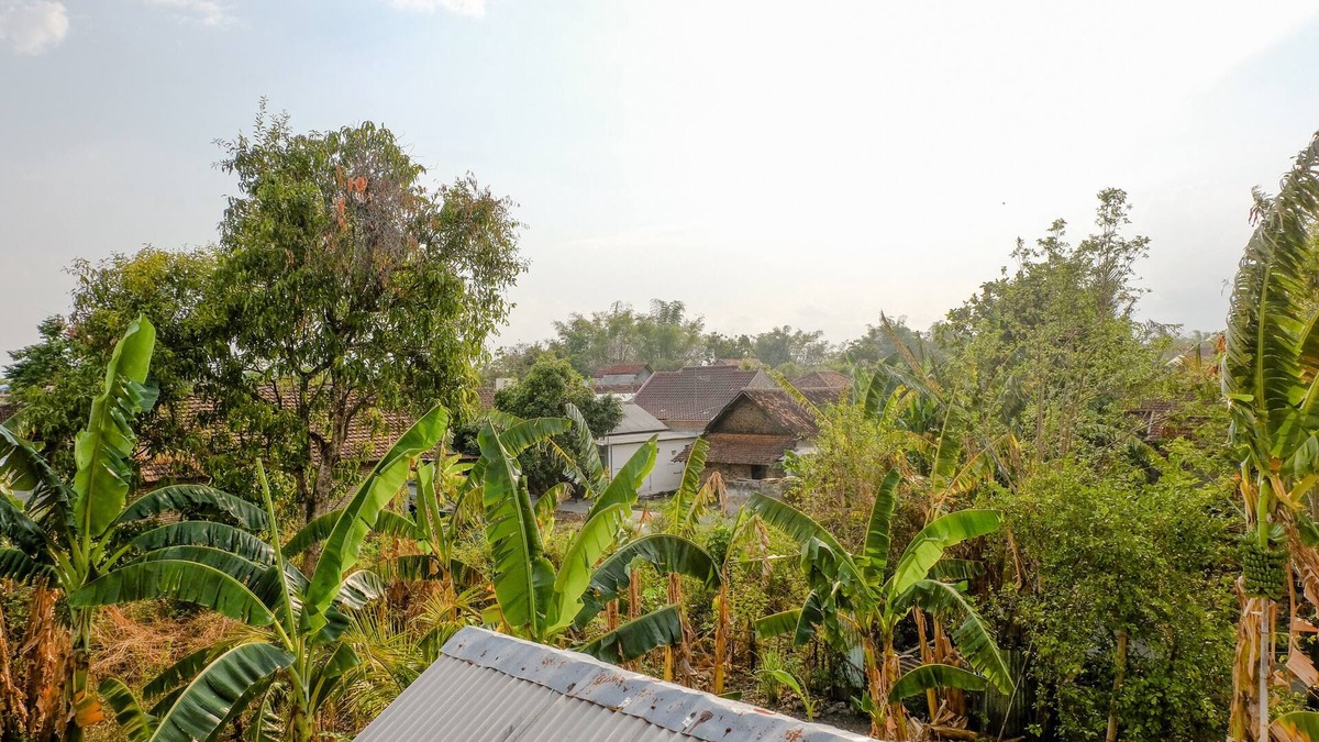 Madiun Hotel | OYO 1784 Hj. Aniek Residence