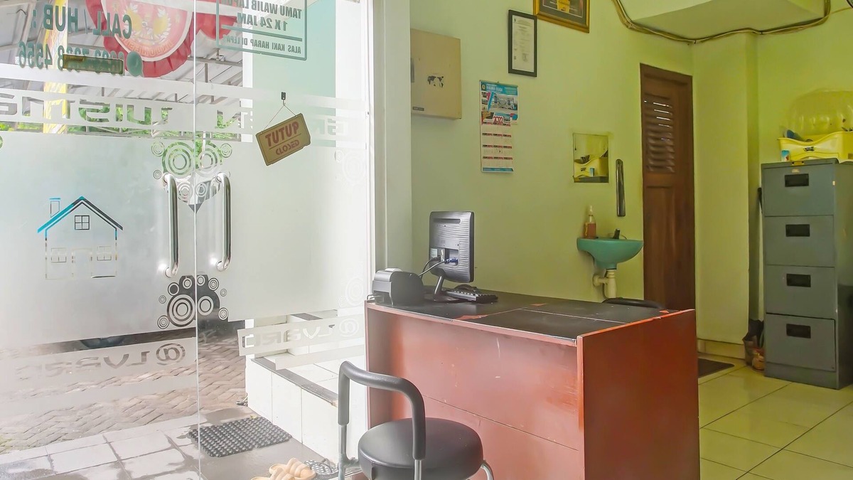 Metro Hotel | OYO 1804 Guest House Oema'h Opa
