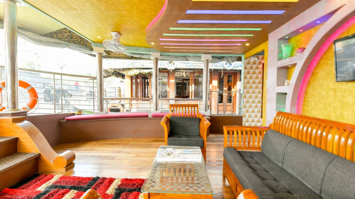 Ambalapuzha Hotel | OYO 22272 Houseboat Anugraha 8 Bhk