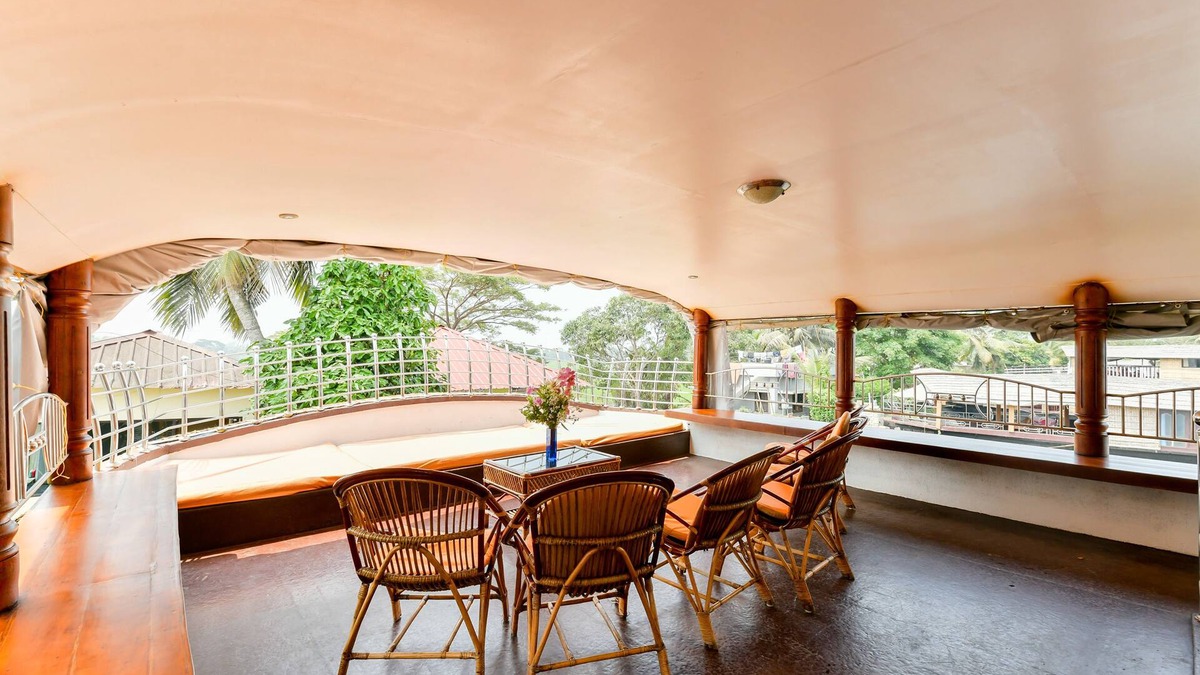 Ambalapuzha Boat Rental | OYO 23047 Rkv Golden Petal Houseboat 3 Bhk