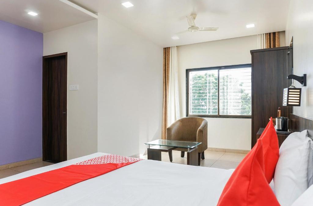 Parner Hotel | OYO 27051 Karishma Palace