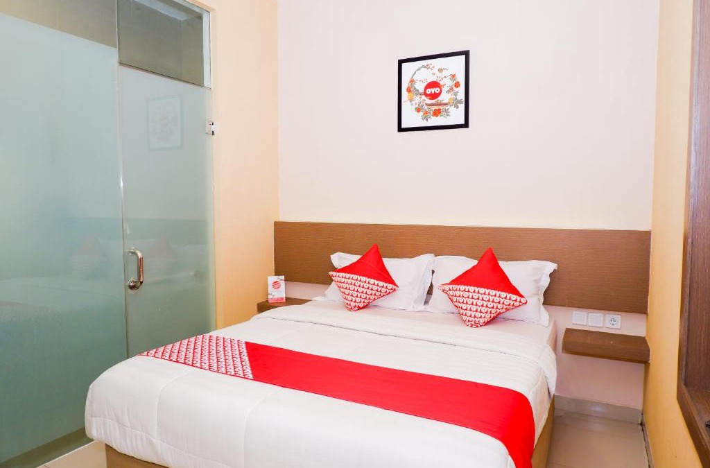Tembalang Hotel | OYO 379 Grand Mundu