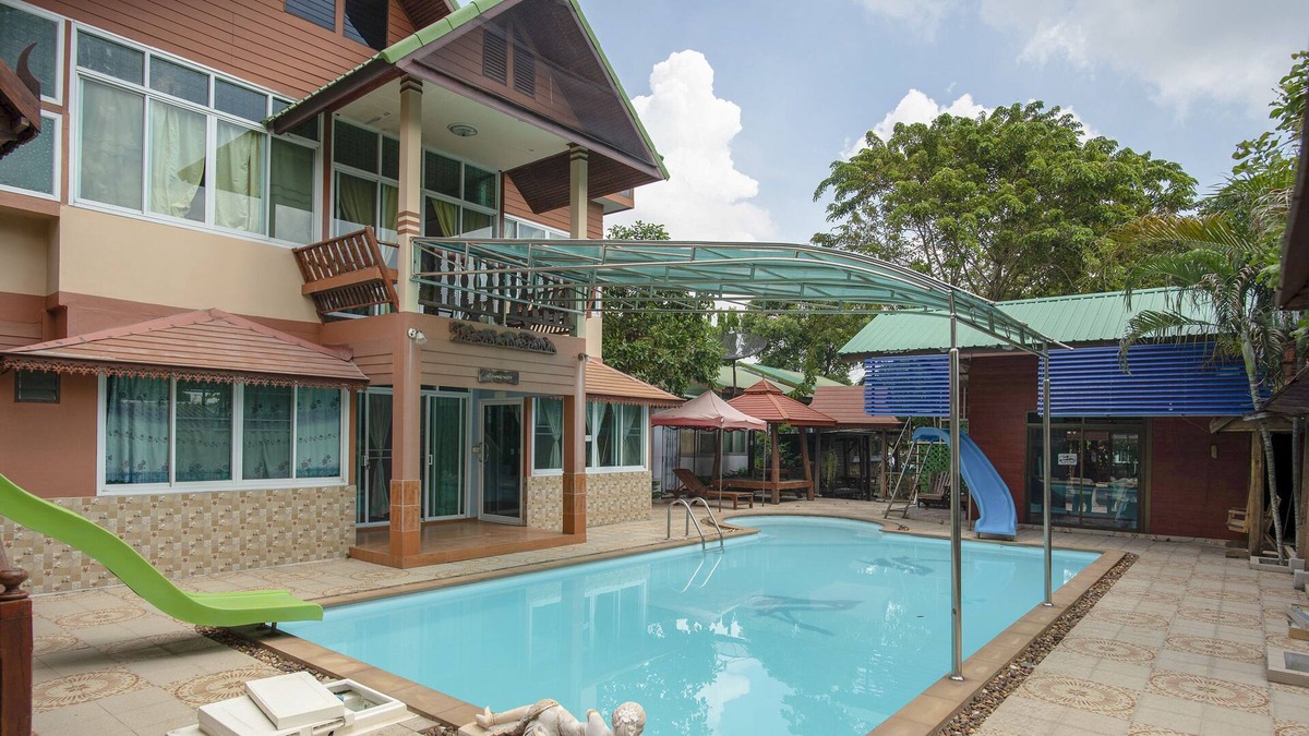 Bang Len Hotel | OYO 402 Raknatee Resort
