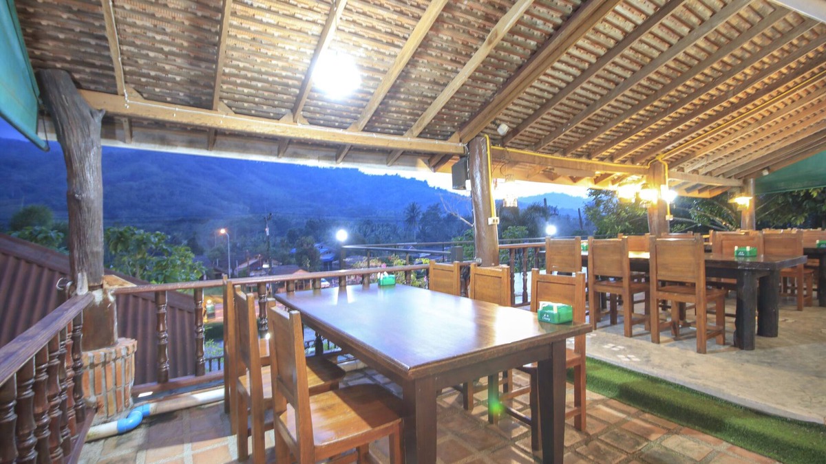 Lan Saka Hotel | OYO 75353 Loy Chalet Resort