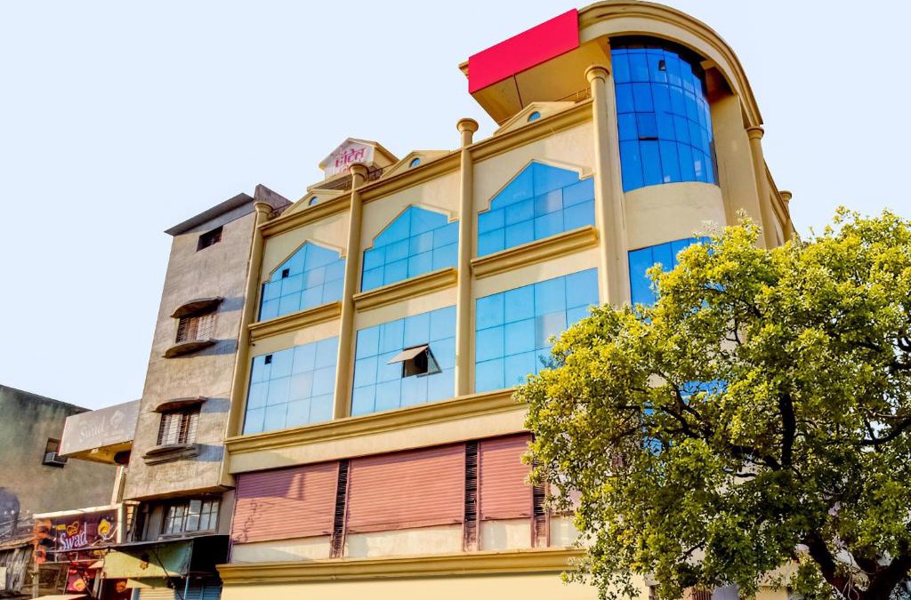 Manmad Hotel | OYO 81625 Hotel Radhika