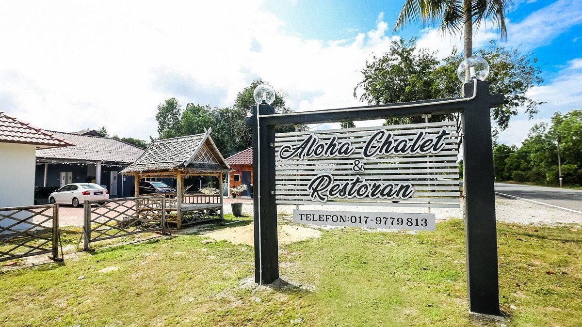 Kampong Raja Hotel | OYO 89607 Aloha Chalet