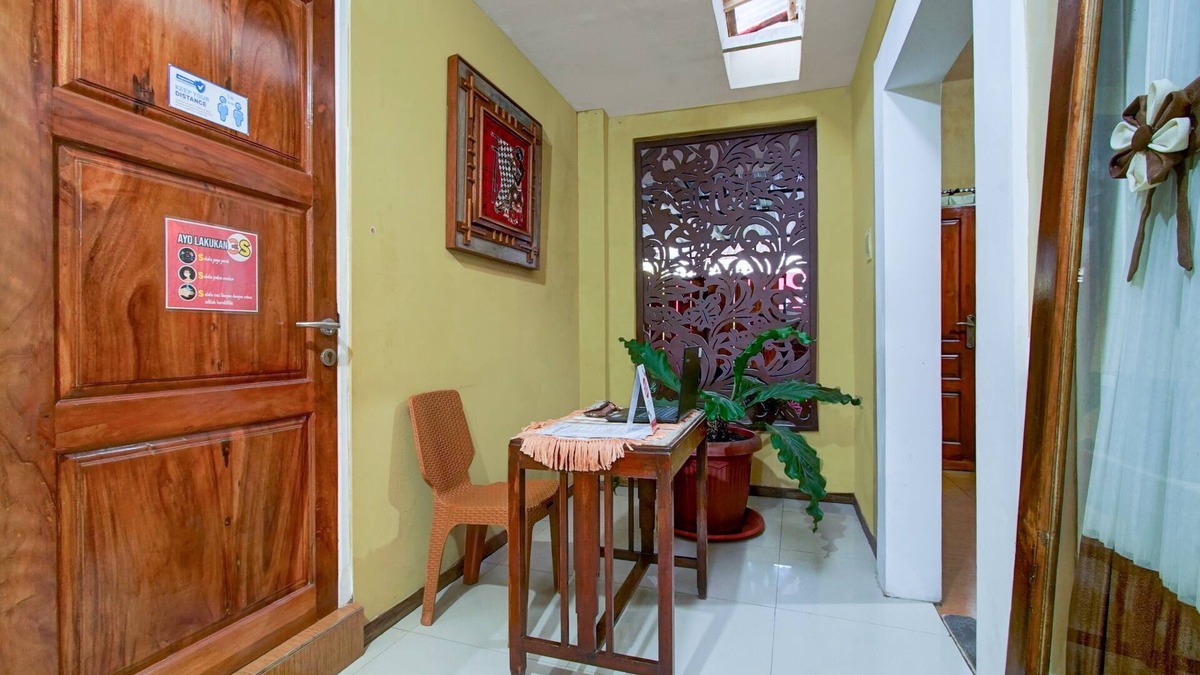 Kepanjen Hotel | OYO 90061 Melati House Syariah