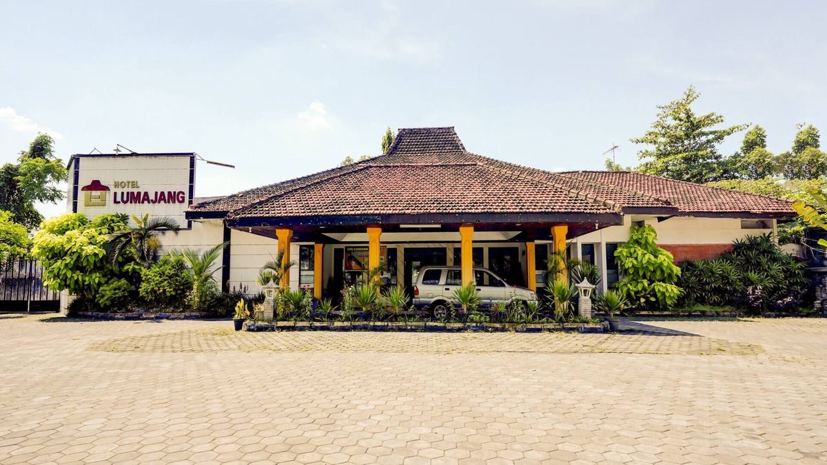 Lumajang Hotel | OYO 90250 Hotel Lumajang New