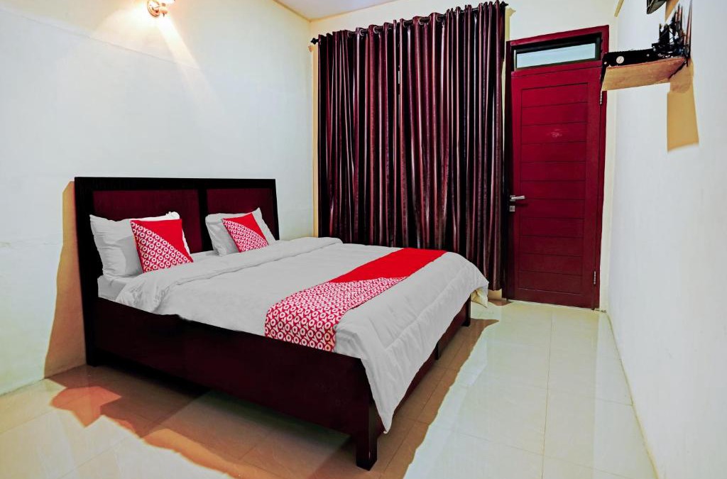 Parapat Hotel | OYO 90331 Hotel Toba Shanda