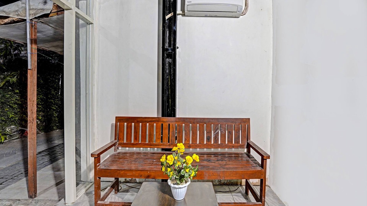 Lamongan Hotel | OYO 91653 Grand Syariah Hagawa Lamongan Near SPORT CENTER LAMONGAN