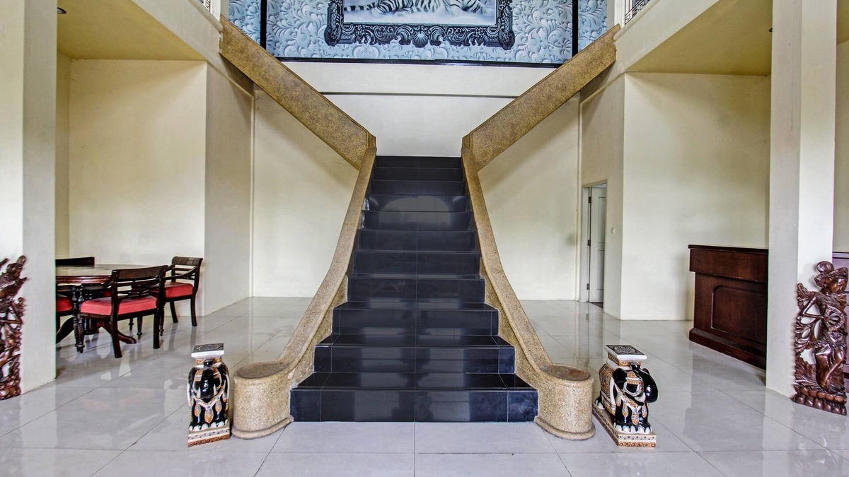 Gerung Hotel | OYO 91739 Ayu Bypass MansionNearBundaran Gerung