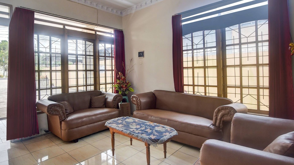 Tondano Hotel | OYO 92041 Hotel Borneo