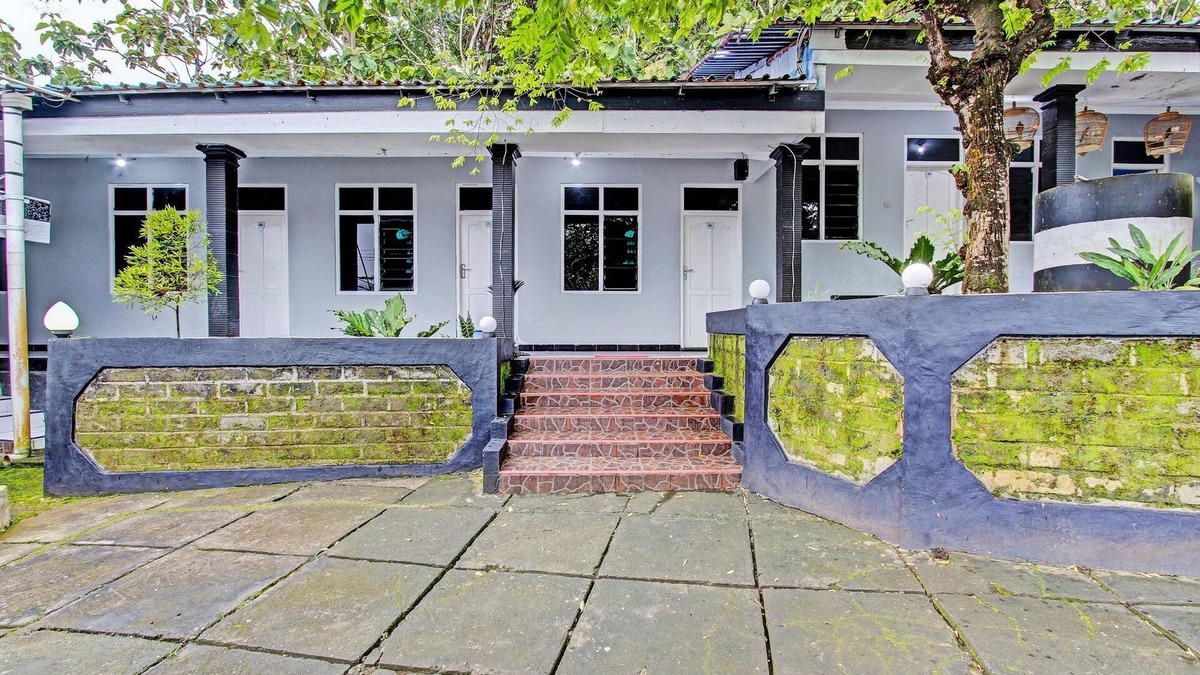 Wonogiri Hotel | OYO 92287 Hotel Aji Mantoro