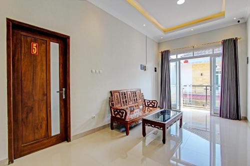 Cilacap Hotel | OYO 92879 Imperial Inn