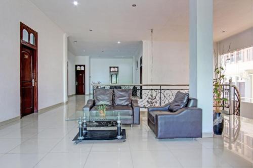 Pati Hotel | OYO 93011 Hotel Griya Lestari Pati 2