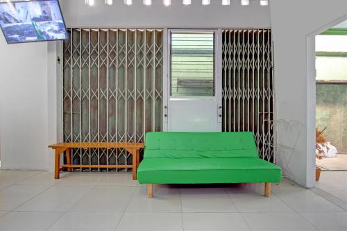 West Semarang Hotel | OYO 93095 New Puspa Residence