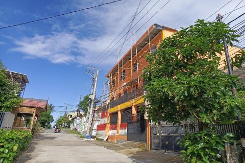 Kendari Hotel | OYO 93664 Homestay Purirano