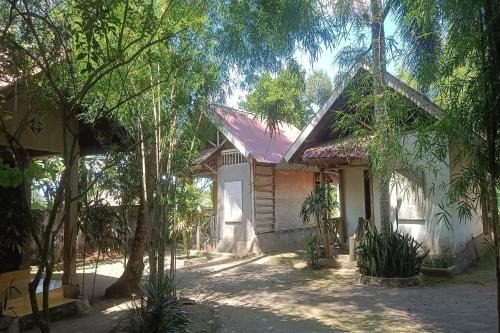 Kecamatan Narmada Hotel | OYO 93766 Bunga Homestay Near Taman Lembah