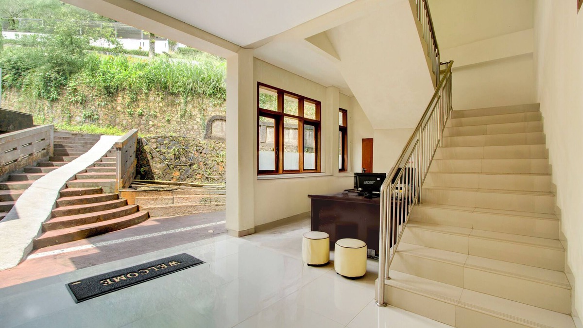 Cisarua Hotel | OYO 94582 Villa Beringin Puncak