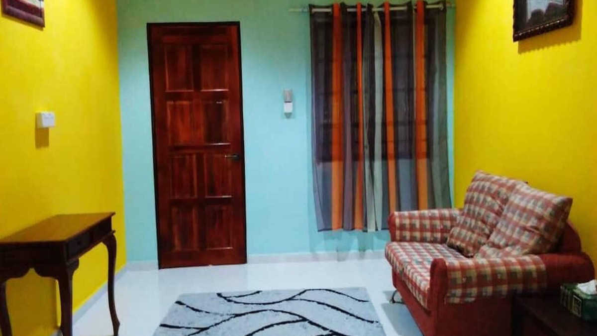 Kampong Raja House | OYO Homes 90590 Mazhomestay