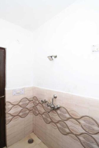 Amroha Hotel | OYO Homes A.k Guest House