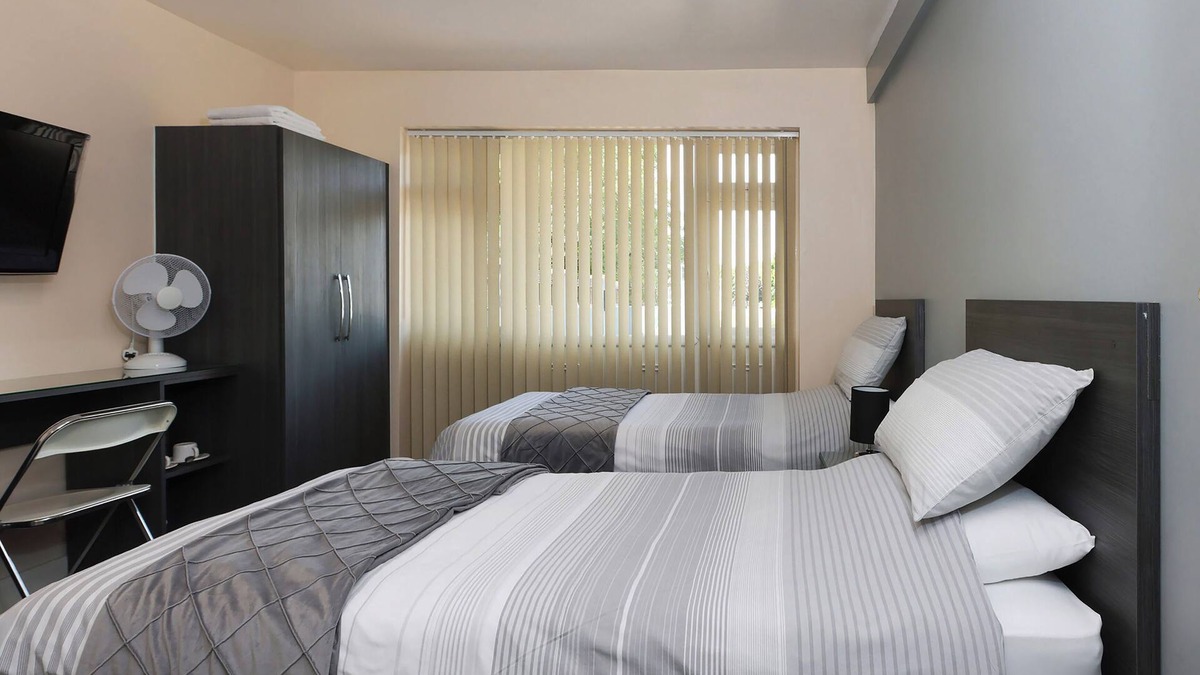 Uxbridge South House | OYO Honeycroft Lodge