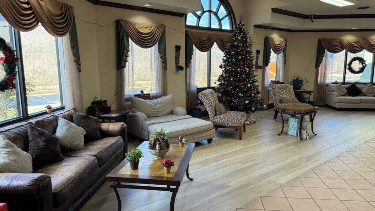 Harriman Hotel | OYO Hotel Harriman near I-40