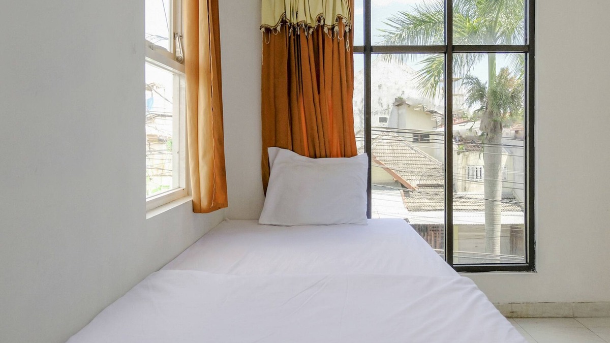 Malang Hotel | OYO Life 2760 Kost Simpang Borobudur 47