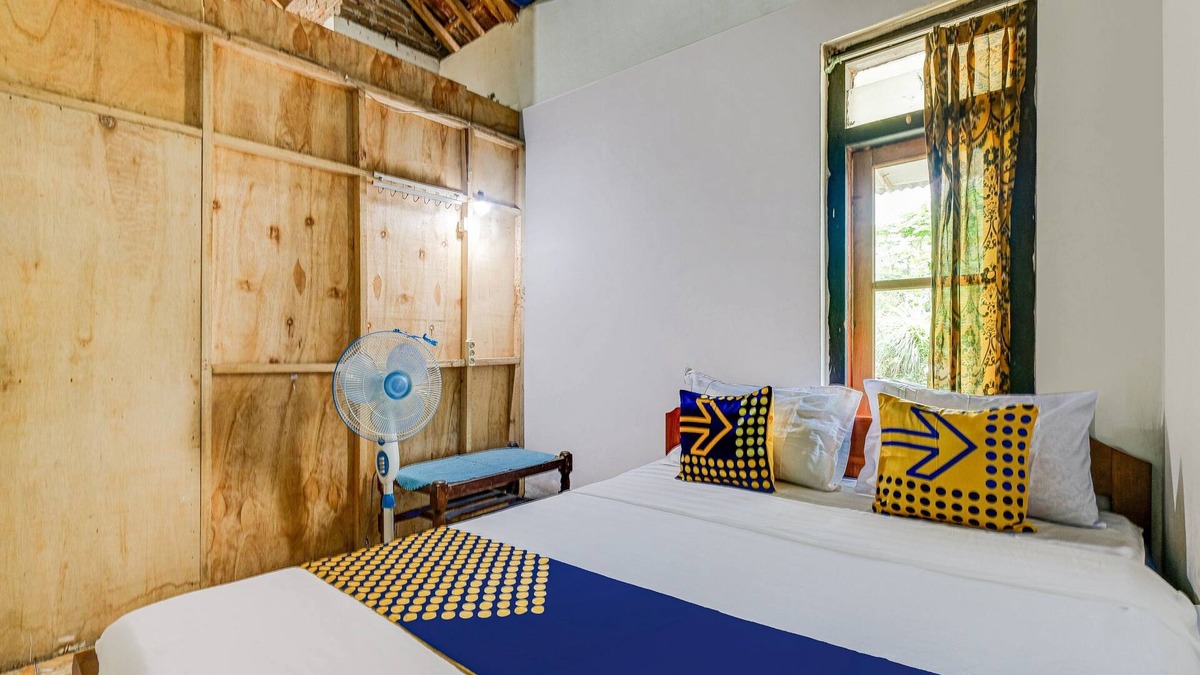 Rembang Hotel | OYO Life 3119 Hotel Kurnia